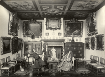 221719 Afbeelding van de konstkamer met de verzameling kunstschatten van de heer des huizes, in het 17e eeuwse ...